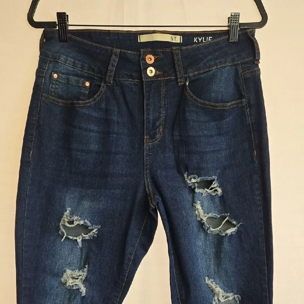 🖤5/$20🖤 !it jeans Dark Blue Distressed Cropped Jean Capris.. Kylie High Rise..